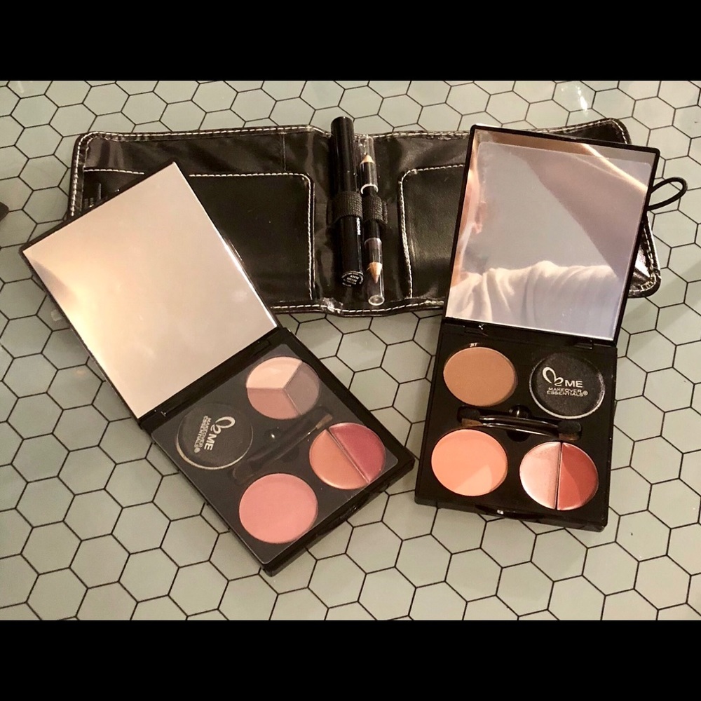 🌟Brand New 🌟 Makeover Essentials On-The-Go Kit!